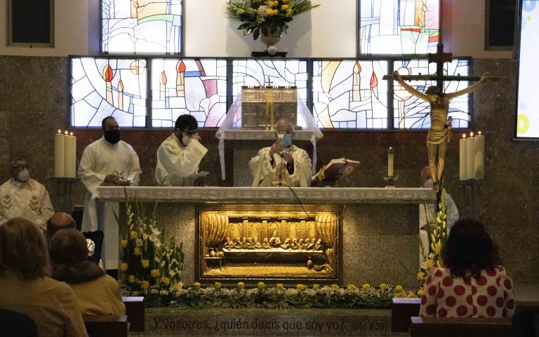 Nuestra Señora del Rocío celebra el 50º aniversario de su creación.